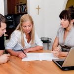 12080675 – consulting and contract signature in an apartment. sales in the home